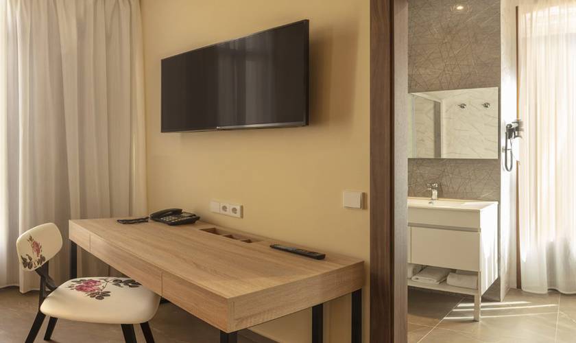 Superior room SH Suite Palace Hotel Valencia Superior room SH Suite Palace Hotel Valencia