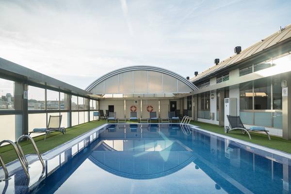 Swimming pool Hotel SH Valencia Palace at Valencia Swimming pool Hotel SH Valencia Palace at Valencia