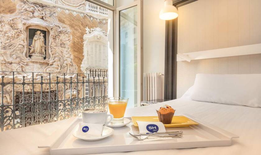 Room with palace views (17m2) SH Ingles Hotel Valencia Room with palace views (17m2) SH Ingles Hotel Valencia
