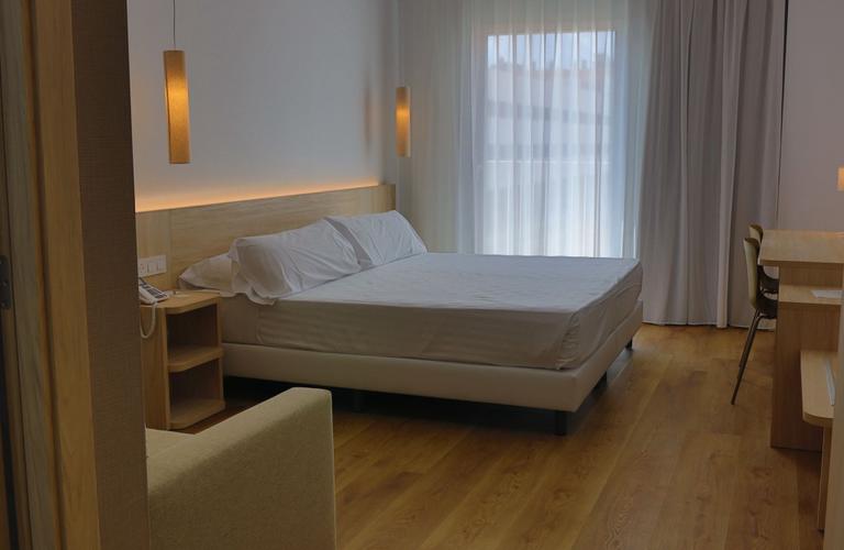 Superior double room Hotel SH Campus Lyceum Moncada, Valencia Superior double room Hotel SH Campus Lyceum Moncada, Valencia