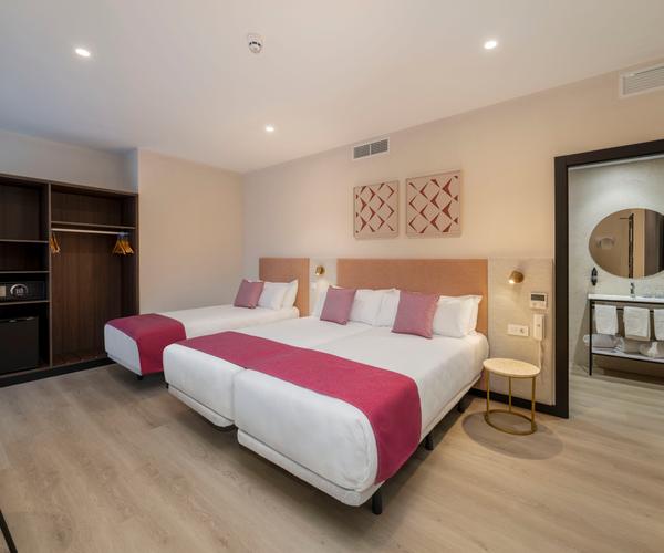 Habitación Familiar Hotel Molina Plaza by SH Hoteles Molina de Segura, Murcia Habitación Familiar Hotel Molina Plaza by SH Hoteles Molina de Segura, Murcia