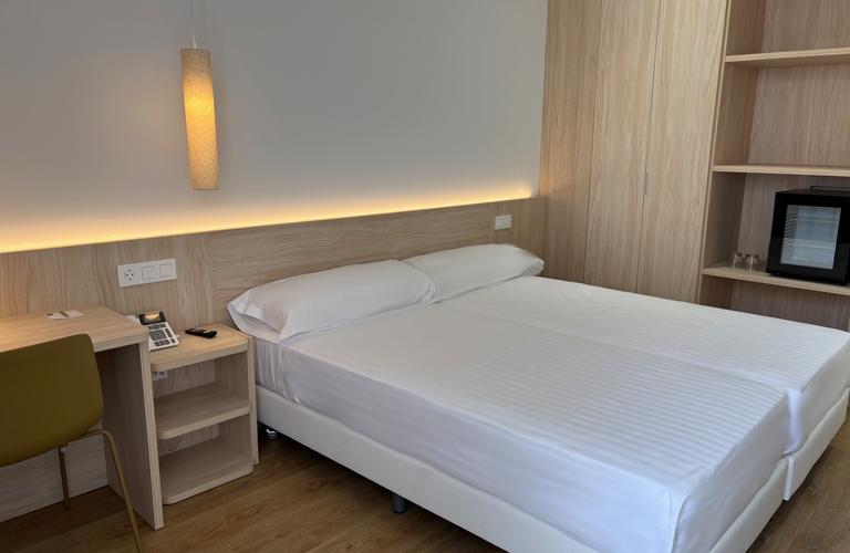 Double room Hotel SH Campus Lyceum Moncada, Valencia Double room Hotel SH Campus Lyceum Moncada, Valencia