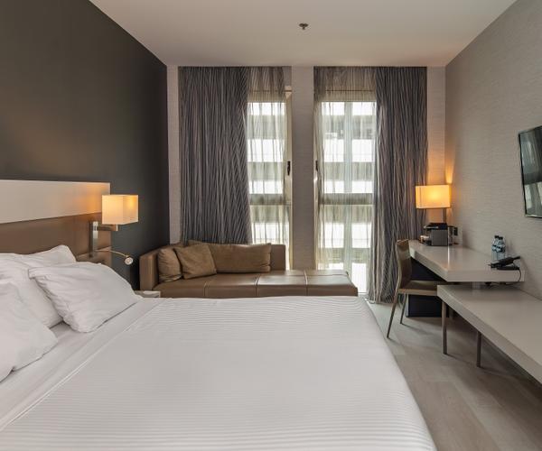 Standard with city views SH Colón Valencia Hotel Standard with city views SH Colón Valencia Hotel